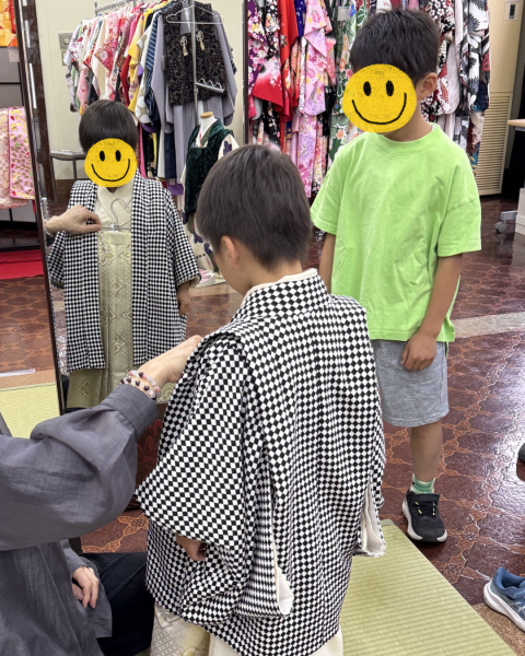 青 水色 シンプル 夏 8月 営業日 カレンダー インスタグラムの投稿.png